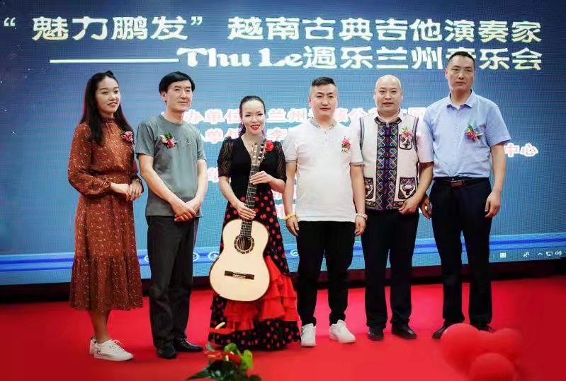 鵬發(fā)音樂會(huì)合影